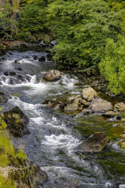 Dere sokak Ketchikan, Alaska ile çalışan Nehri