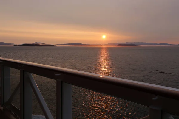 Puesta Sol Sobre Fiordos Alaska Viaje Crucero Cerca Ketchikan —  Fotos de Stock