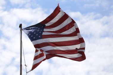 ABD'de mavi gökyüzü Rüzgar sallayarak Amerikan bayrağı