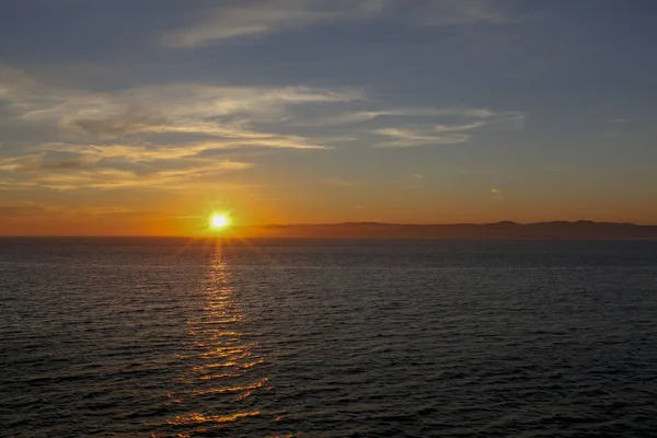 日落在阿拉斯加峡湾在克奇坎附近的巡航旅行 — 图库照片