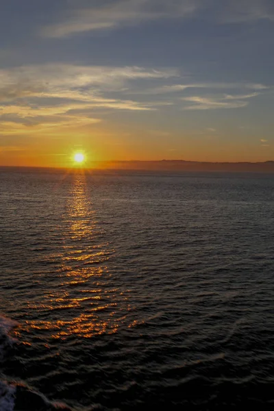 日落在阿拉斯加峡湾在克奇坎附近的巡航旅行 — 图库照片