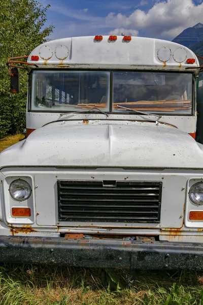 Antiguo Autobús Escolar Blanco Abandonado Skaway Alaska — Foto de Stock