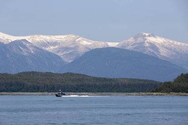 Juneau, Alaska 'da balina izleme teknesi