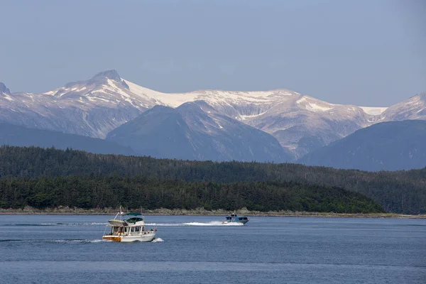 Bálna néz csónak Juneau, Alaszka — Stock Fotó