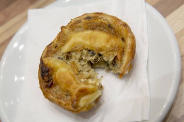 Empada, dolma bacalao pasta