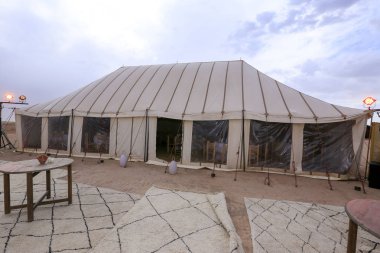  Agafay Çölü 'nde çadır