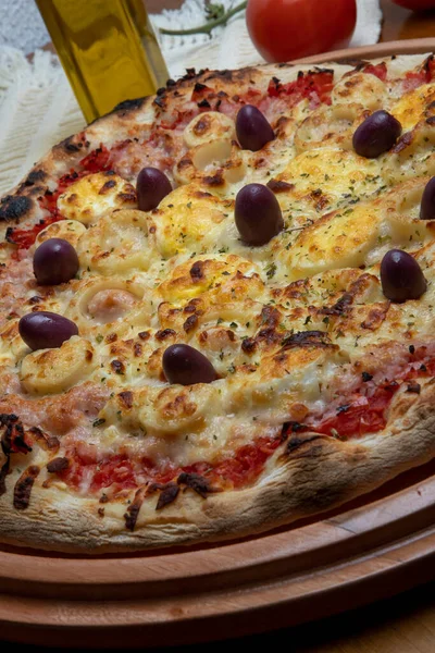 Pizza Tradicional Portuguesa Con Huevo Oliva Palma Queso Mozzarela Vista — Foto de Stock