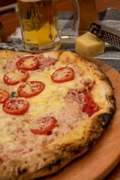 Delicioso Jamón Rebanado Pizza Italiana Queso Mozzarela Tomates — Foto de Stock