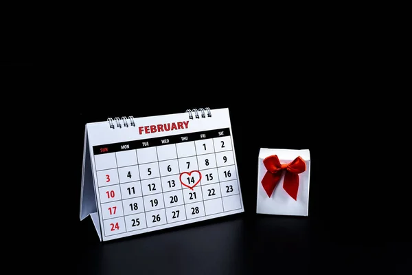 Calendario Con Cuore Rosso Scritto Evidenziare Febbraio Del Giorno San — Foto Stock