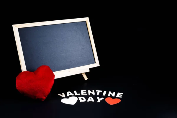 Pizarra Vacía Soporte Forma Corazón Letras Madera Palabra Valentine Day —  Fotos de Stock