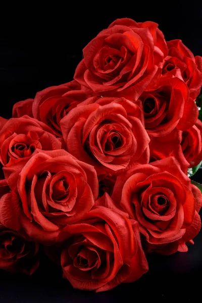 Bouquet Roses Rouges Sur Fond Noir Concept Valentin — Photo