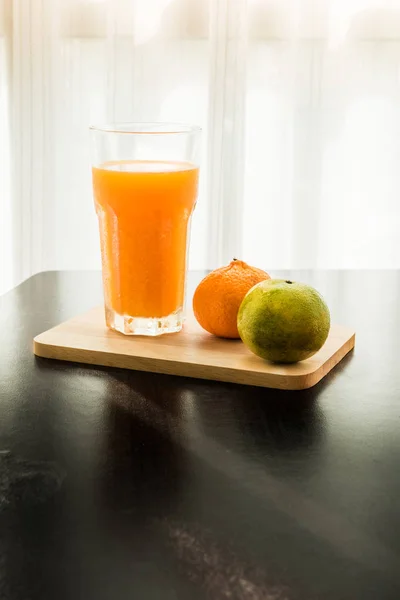Glass Freshly Pressed Orange Juice Two Orange Wooden Table — Stock Photo, Image