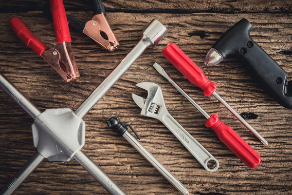 Grup ahşap arka plan, bakım konsept otomobili acil kurtarma donanımları