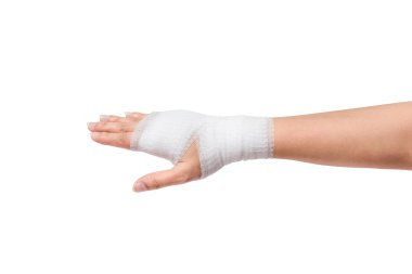 Acı el Beyaz sargı bezi ile yaralandı. kırpma yolu ile beyaz arka plan üzerinde izole