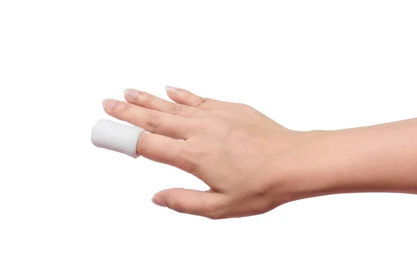 Acı parmak beyaz sargı bezi ile yaralandı. kırpma yolu ile beyaz arka plan üzerinde izole