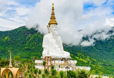 Wat Phra Thart Pha oğlu Kaew büyük Buda heykeli. Budist manastır ve tapınakta Khao Kor,: Phetchabun, Thailand.