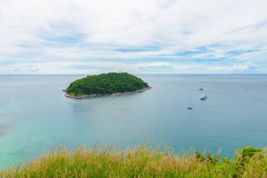 Yanui Beach günbatımı bakış açısıyla, Phuket, Tayland göster
