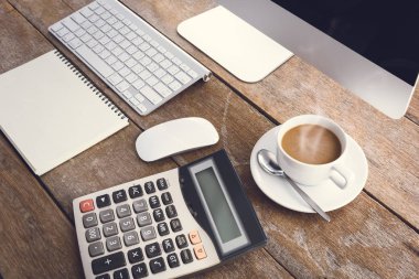 Ofis donatım üstünde okul sırası. Çalışma alanı veya arka plan