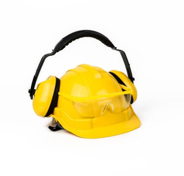 baret, gözlük ve beyaz arka plan üzerinde izole muffs kulak