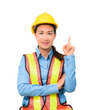 Beyaz arka plan üzerinde izole kopya alanı üzerinde koruma araçları işaret ile kadın işçi