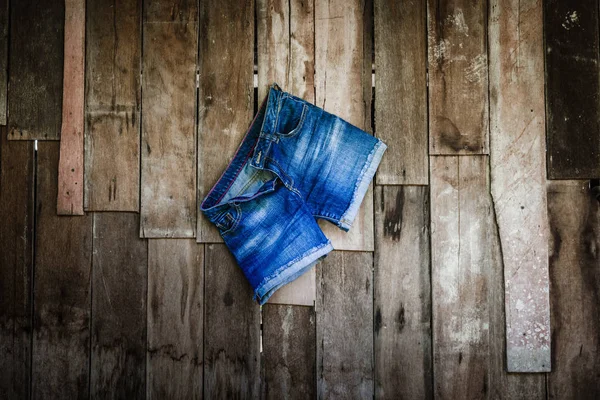 Vintage Pantalones Cortos Para Mujer Colgados Fondo Pared Madera — Foto de Stock