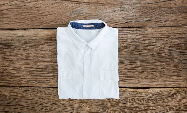 Wit Shirt Houten Achtergrond — Stockfoto