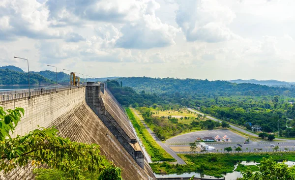 Ridge, Khun Dan Prakan Chon Barajı, Nakhon Nayok, Tayland