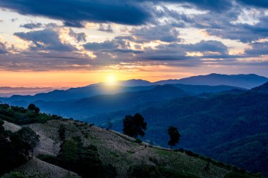Sunrise dağ manzara 