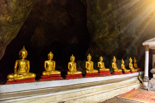 Buda heykelleri: Khao Luang mağarada: Phetchaburi, Thailand