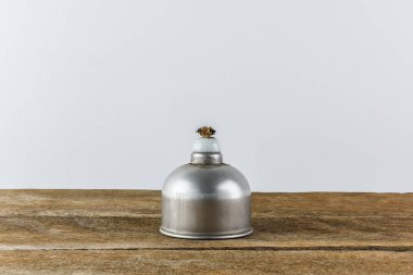 Laboratuvar ruhu lamba alkol burns ile dolu. Bilimsel eş