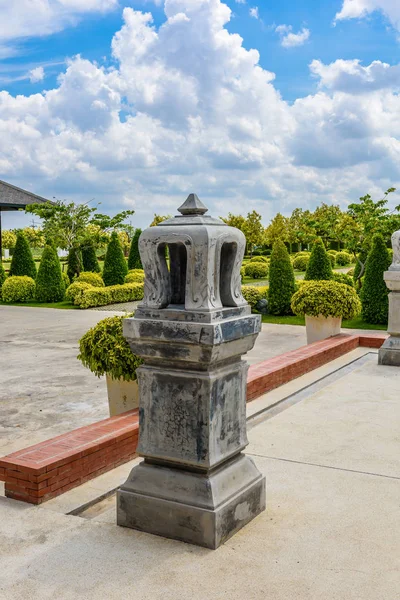 泰国花园装饰柱和走道 — 图库照片