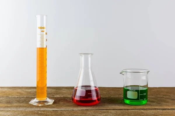 Хімічні лабораторний скляний — стокове фото
