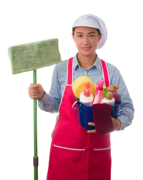 Boldog asszony betöltő egy vödör tele elszigetelt tisztítószerek — Stock Fotó