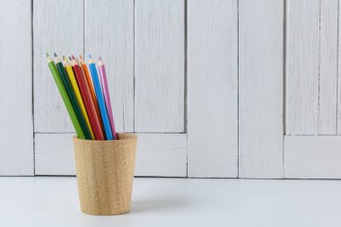 eğitim çalışma alanı arka plan kavramlar renk kalem ahşap c