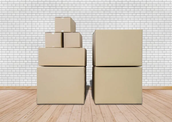 Me mudo a un nuevo hogar. Habitación vacía con cajas de cartón — Foto de Stock