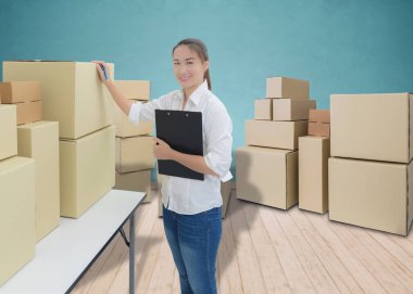 Genç iş kadın, girişimci bir pano tutan, kontrol TH