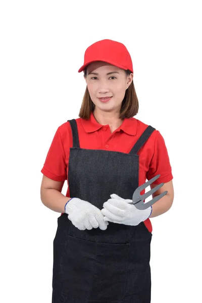 Retrato de una joven trabajadora sonriendo en uniforme rojo con delantal — Foto de Stock