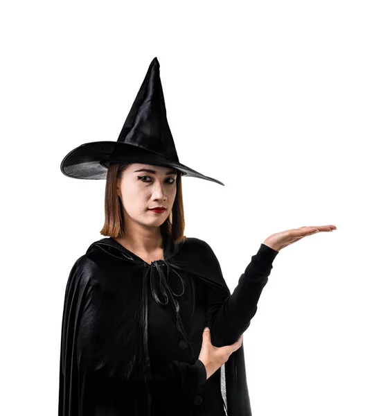 Retrato de mulher em preto assustador bruxa halloween traje standin — Fotografia de Stock