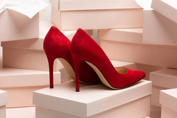 Nuevos Zapatos Tacón Alto Cuero Rojo Caja — Foto de Stock