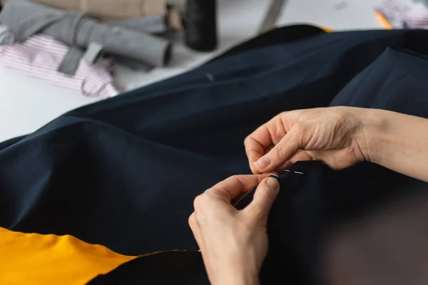 Sewing Process - womans hands using sewing machine on a sewing manufacture — Stock Photo, Image