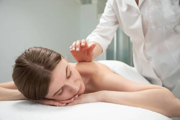 Beautiful young woman receiving massage in spa salon — Stock Photo, Image