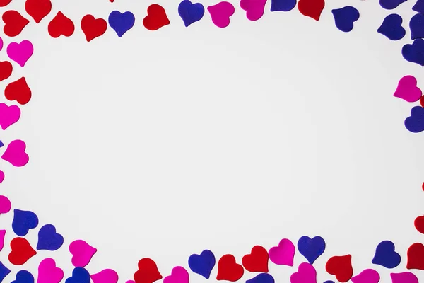 情人节背景 白色背景上的彩色小心脏 复制空间 — 图库照片