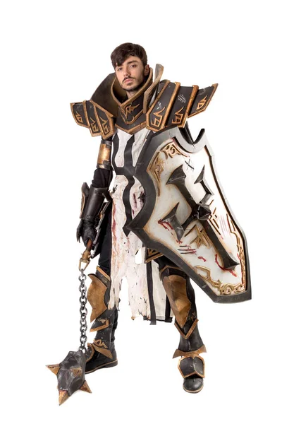 Ung Man Cosplaying Med Fantasy Knight Kostym — Stockfoto