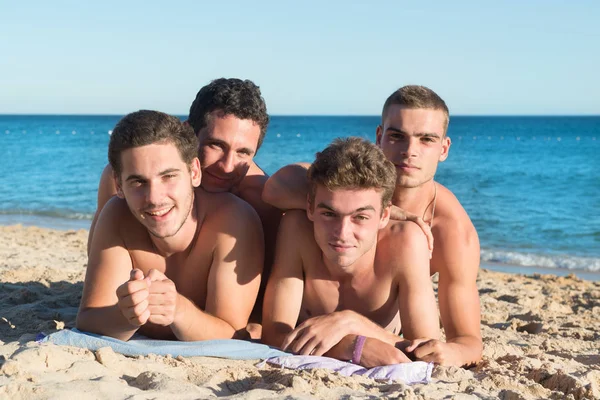 Grupa Chłopców Zabawy Plaży — Zdjęcie stockowe