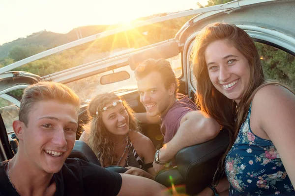 Group Happy People Car Sunset Summer — Stock Photo, Image