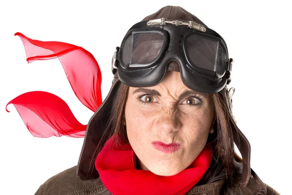 ヘルメット ゴーグル 赤いスカーフを身に着けているそばかすのある面白い女の子 — ストック写真