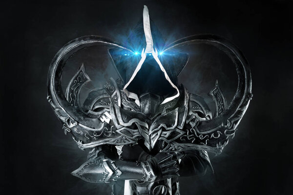 Человек в сказочном костюме тёмного демона, косплей
.