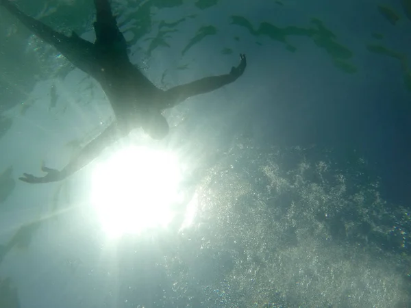 Hombre Ahogándose Visto Desde Debajo Del Agua —  Fotos de Stock