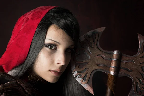Chica Traje Capucha Roja Oscuro Con Fondo Oscuro —  Fotos de Stock