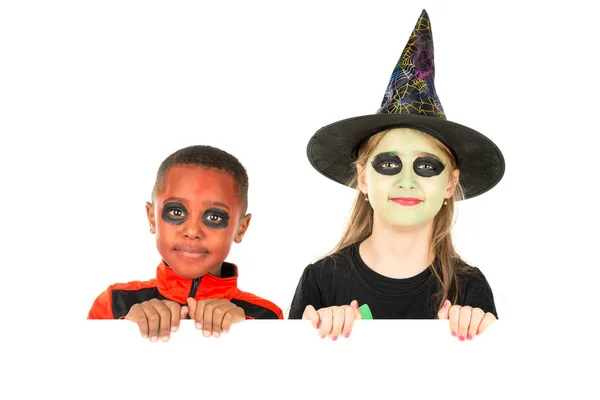 Bambini Con Pittura Facciale Costumi Halloween Una Lavagna Bianca — Foto Stock